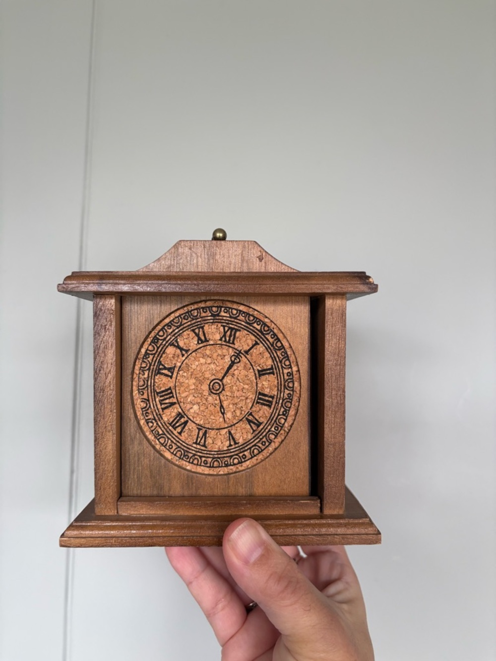 Vintage decorative solid wood & cork clock coaster in old clock look